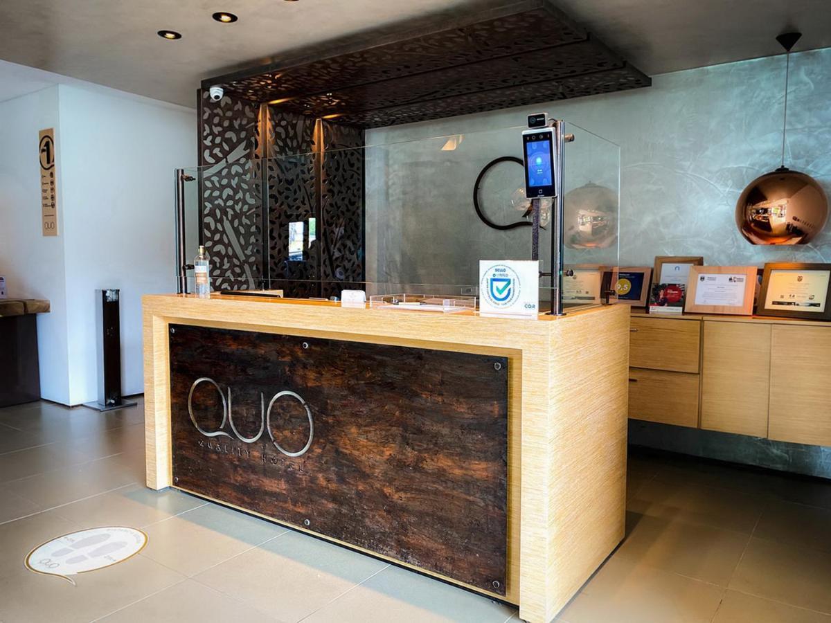 Quo Quality Hotel Manizales Eksteriør bilde A temperature screening station at the front desk of a hotel in Phuket, Thailand