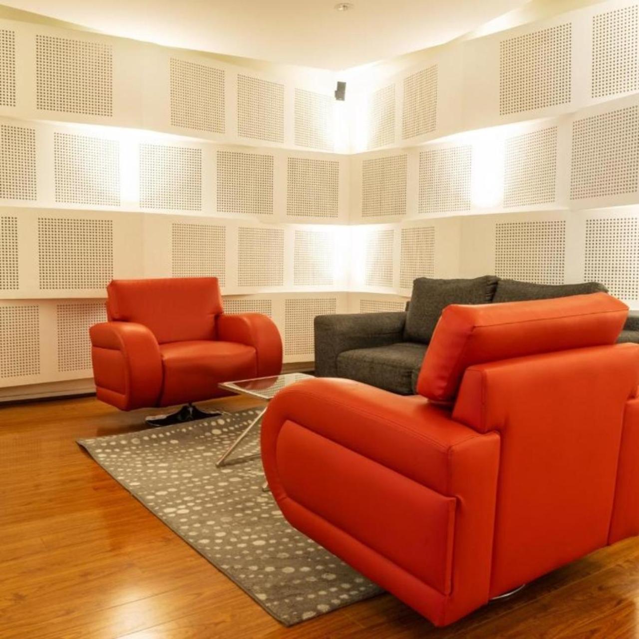 Quo Quality Hotel Manizales Eksteriør bilde A room with sound absorbing wall panels