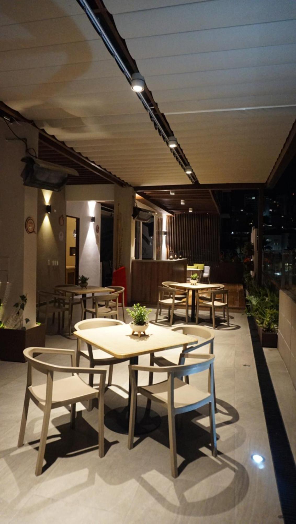 Quo Quality Hotel Manizales Eksteriør bilde The interior of a Starbucks in Taiwan