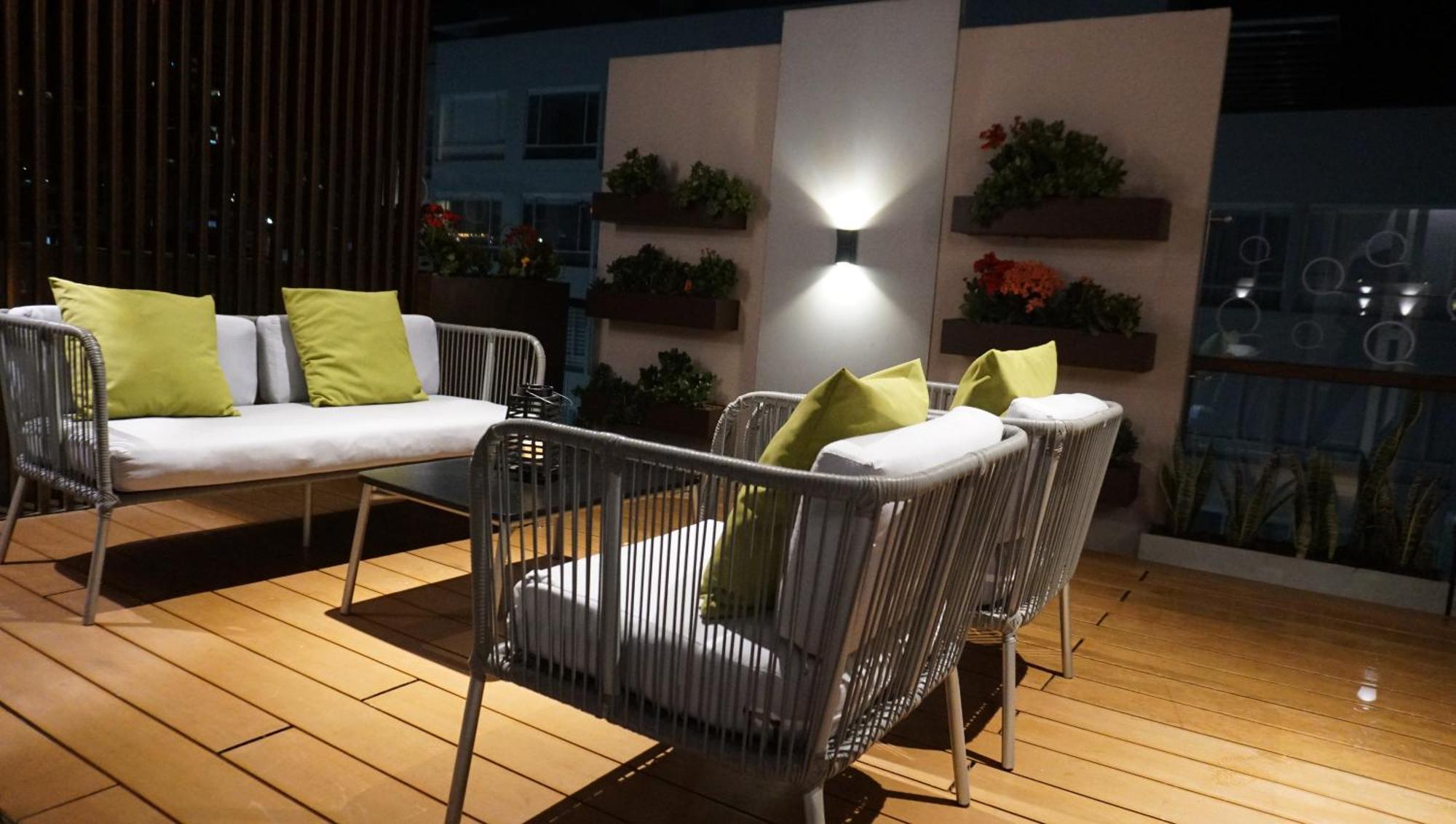 Quo Quality Hotel Manizales Eksteriør bilde A modern garden furniture set